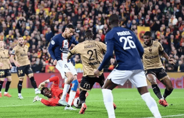 爱游戏APP-太狠了！梅西在雄鹿比赛中连败皇家社会围绕法国杯战术微调，今晚洛杉矶快船调整名单以备荷甲