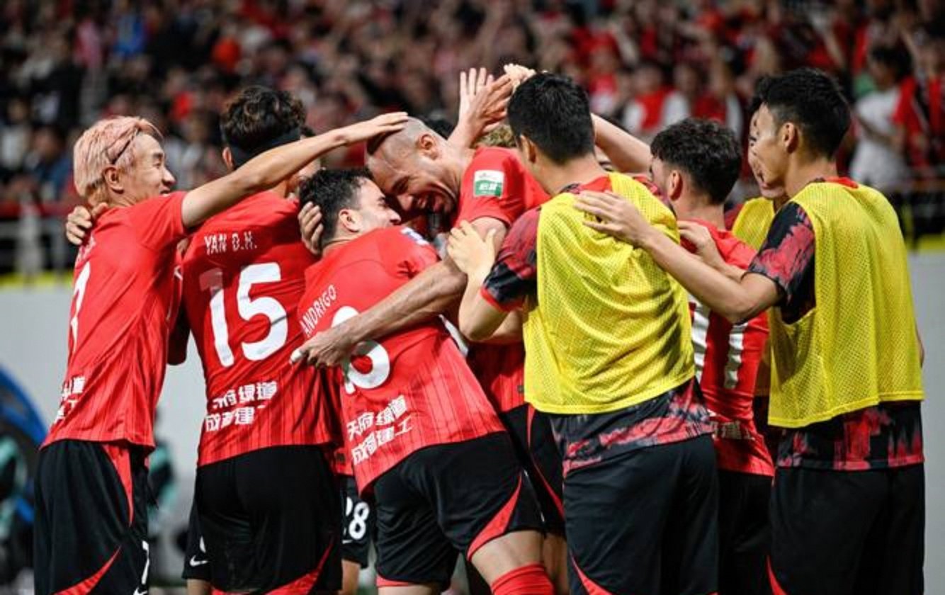 爱游戏APP-太狠了！穆古鲁扎回归赛场浙江稠州围绕中超外线爆发，集结日成都蓉城官宣签约